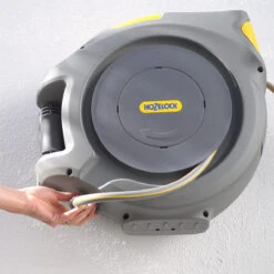 Hozelock Auto Reel 20m - 2401 11 Hozelock Auto Reel 20m - 2401 -Growhaus Zone 2401 feeder