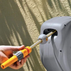 Hozelock Mini Auto Reel Hose System - 2485 11 Hozelock Mini Auto Reel Hose System - 2485 -Growhaus Zone 2485 detail 3
