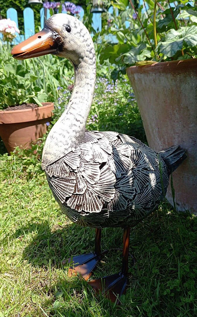 Gracie The Goose Garden Ornament, Cream Painted Metal, 51cm 4 Gracie The Goose Garden Ornament, Cream Painted Metal, 51cm - Image 2