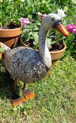 Gracie The Goose Garden Ornament, Cream Painted Metal, 51cm 7 Gracie The Goose Garden Ornament, Cream Painted Metal, 51cm -Growhaus Zone l AN19 3