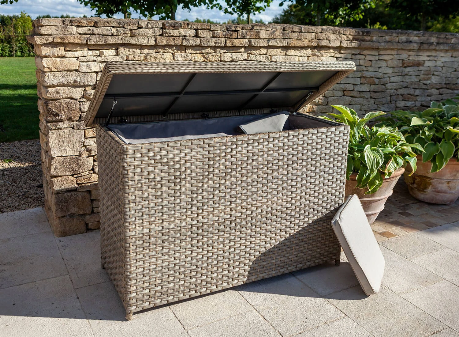 Hartman Heritage Cushion Box With Air Pump In Beech 4 Hartman Heritage Cushion Box With Air Pump In Beech - Image 2